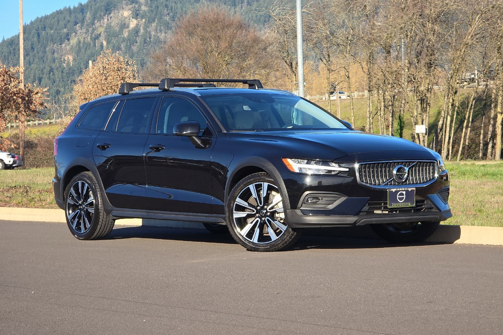 Used 2022 Volvo V60 T5 Cross Country w/ Advanced Package video 1