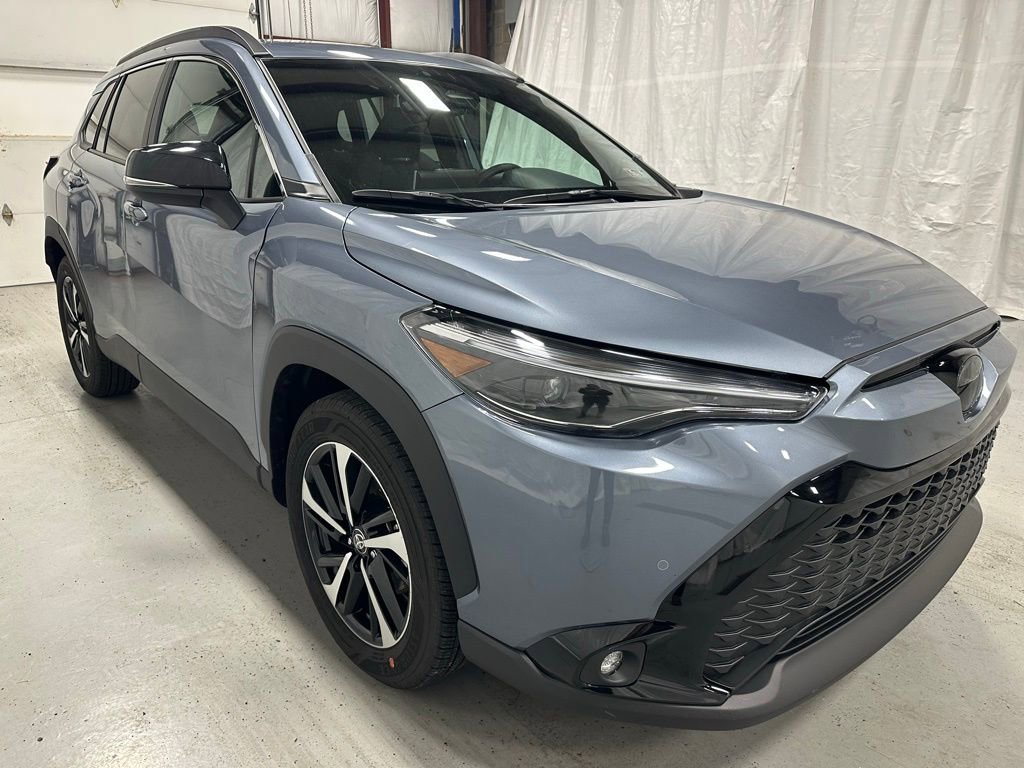 Used 2025 Toyota Corolla Cross XSE video 1