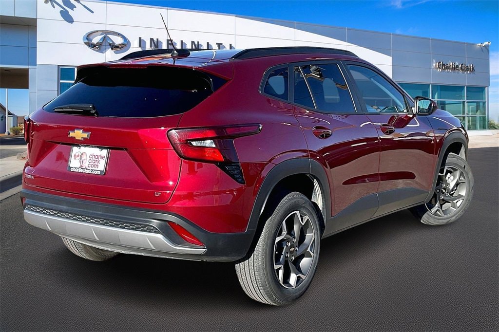 Used 2025 Chevrolet Trax LT image 2