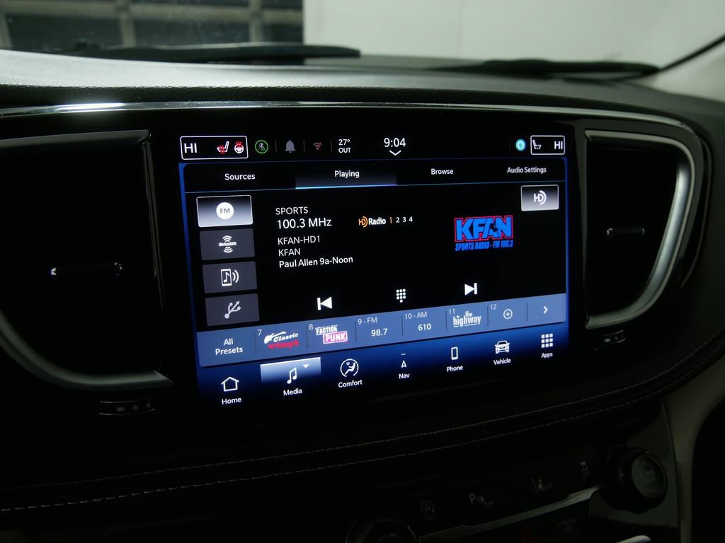 Used 2024 Chrysler Pacifica Limited image 27