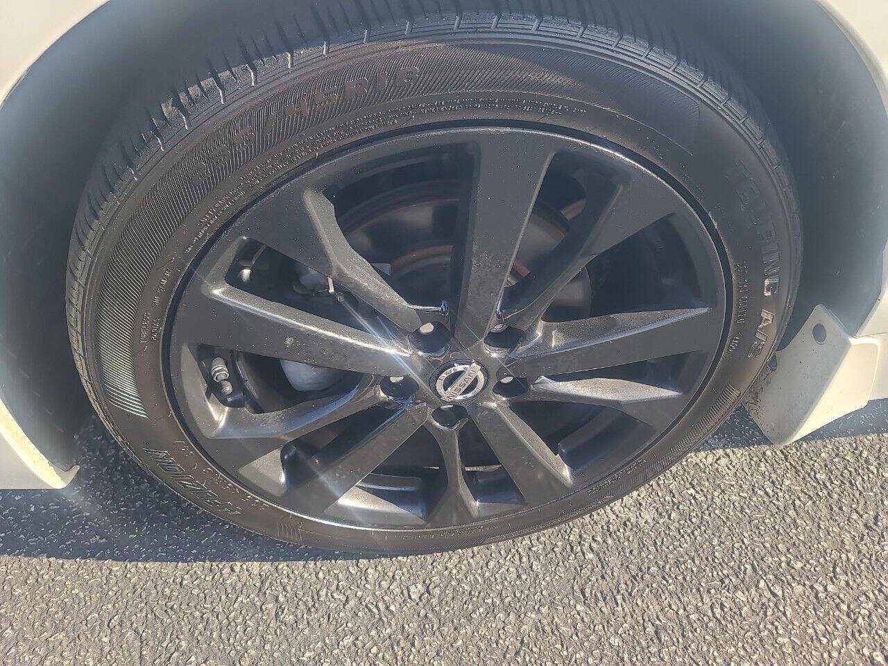 Used 2017 Nissan Altima 2.5 SR w/ Midnight Edition Package FWD image 10