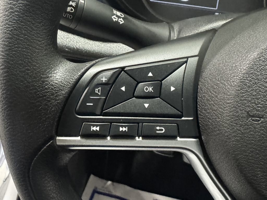 Used 2025 Nissan Versa SV image 5