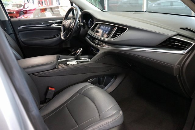 Used 2020 Buick Enclave Essence image 43