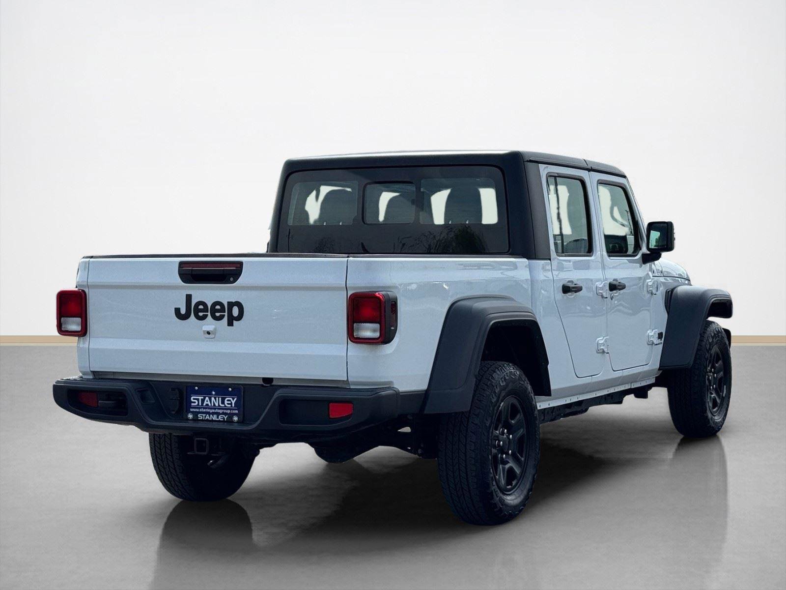 Used 2024 Jeep Gladiator Sport AWD/4WD image 8