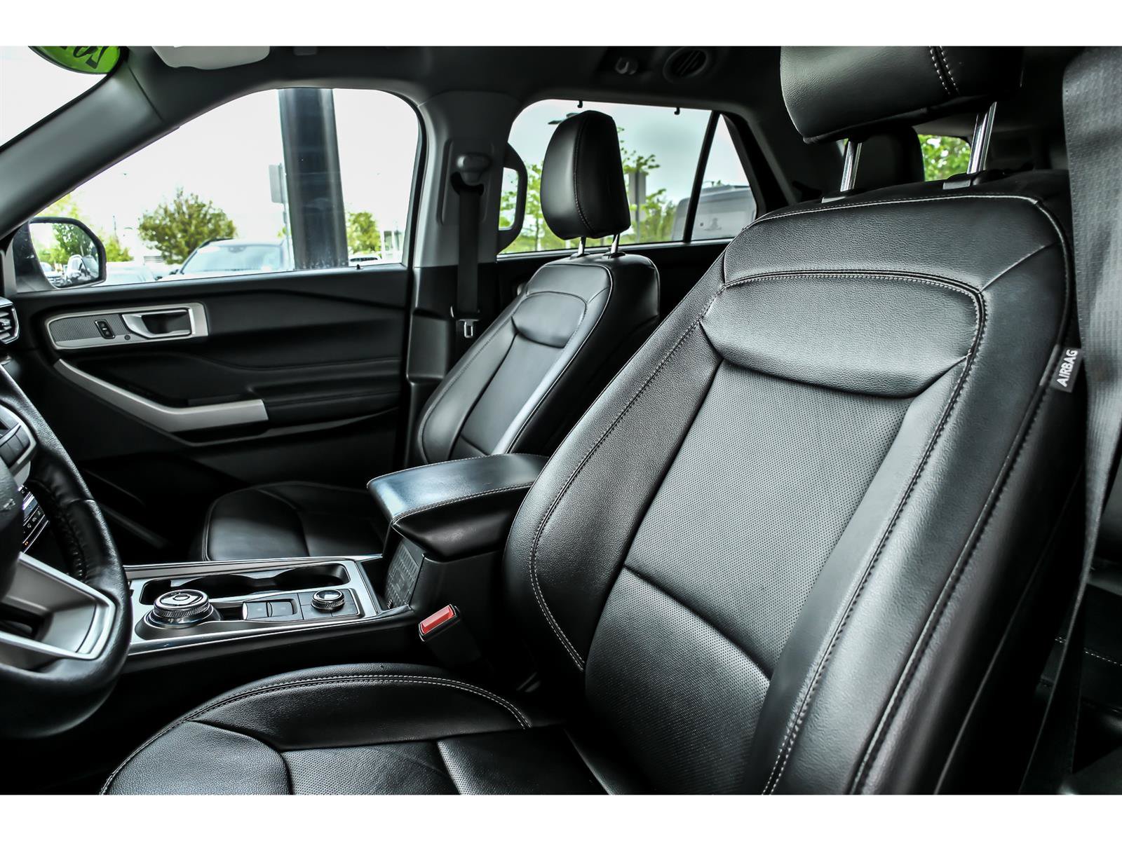 Used 2023 Ford Explorer Limited AWD/4WD image 12