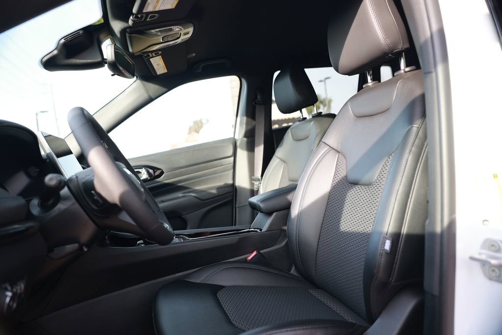 New 2026 Jeep Compass Latitude image 13