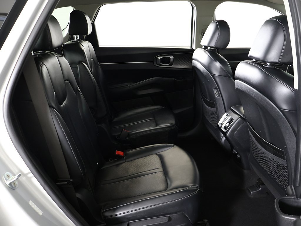 Used 2022 Kia Sorento EX w/ Panoramic Sunroof Package image 37