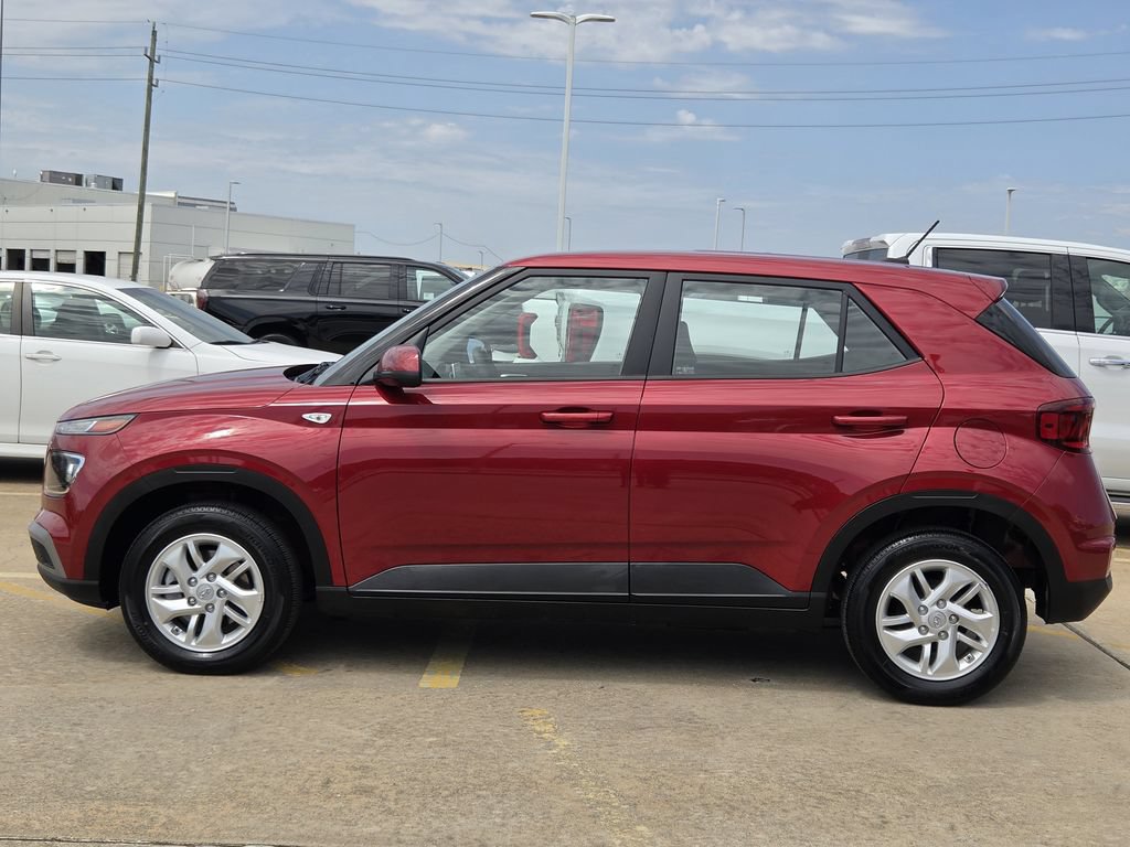 Used 2025 Hyundai Venue SE FWD image 6