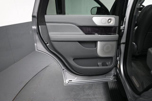 Used 2020 Lincoln Navigator Reserve w/ Luxury Package AWD/4WD image 25