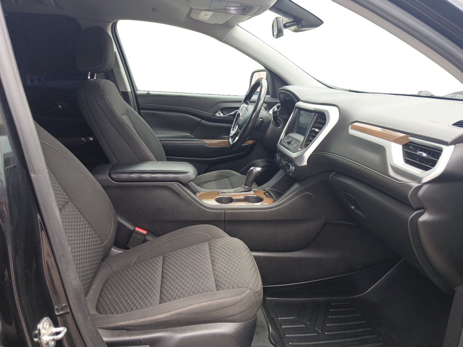 Used 2019 GMC Acadia SLE FWD image 16