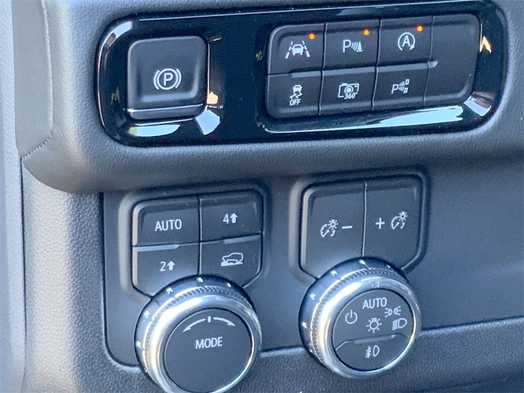 New 2026 GMC Yukon XL Elevation w/ LPO, Get Active Package image 18