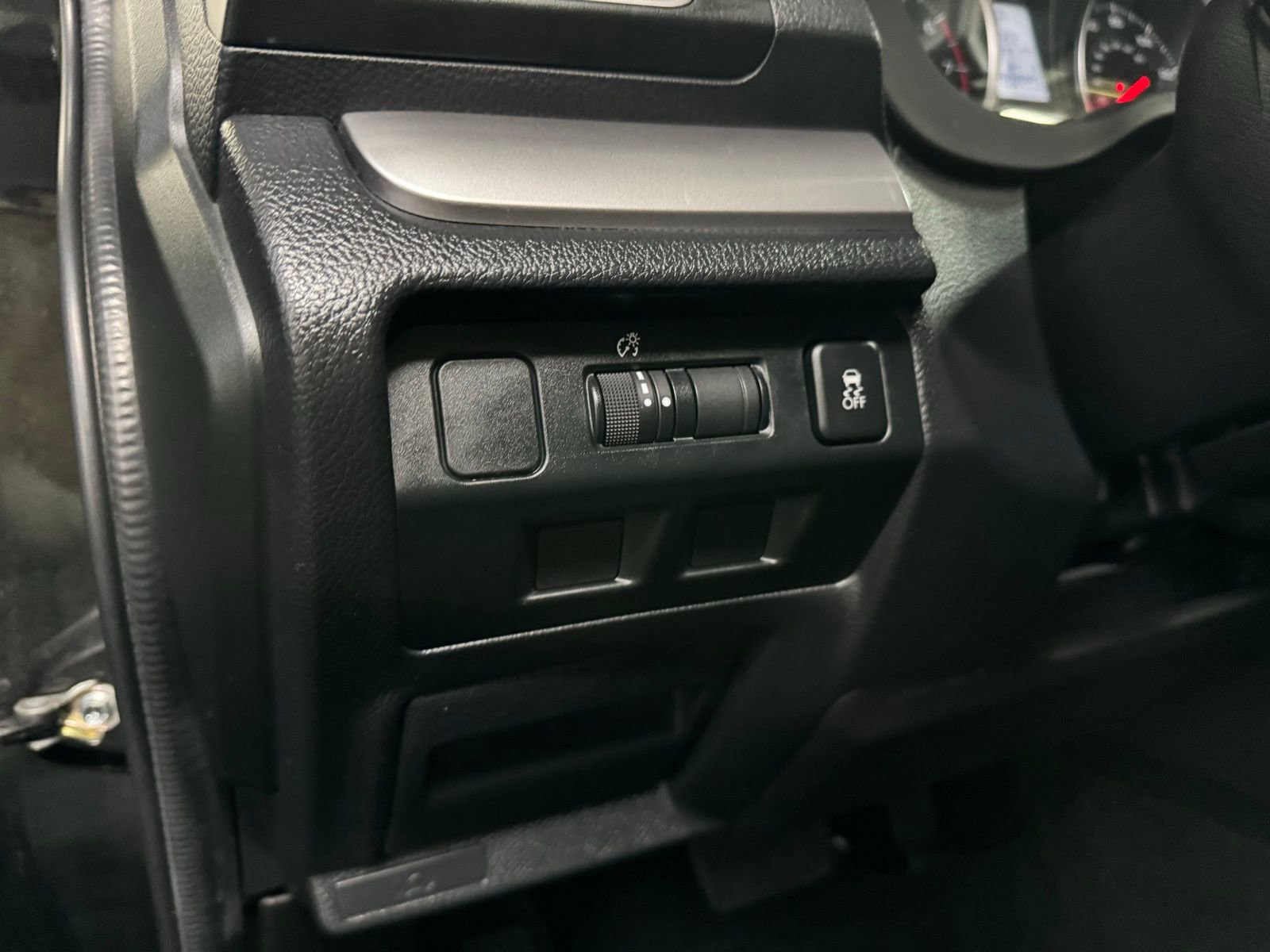 Used 2018 Subaru Forester 2.5i Premium w/ All-Weather Package image 22