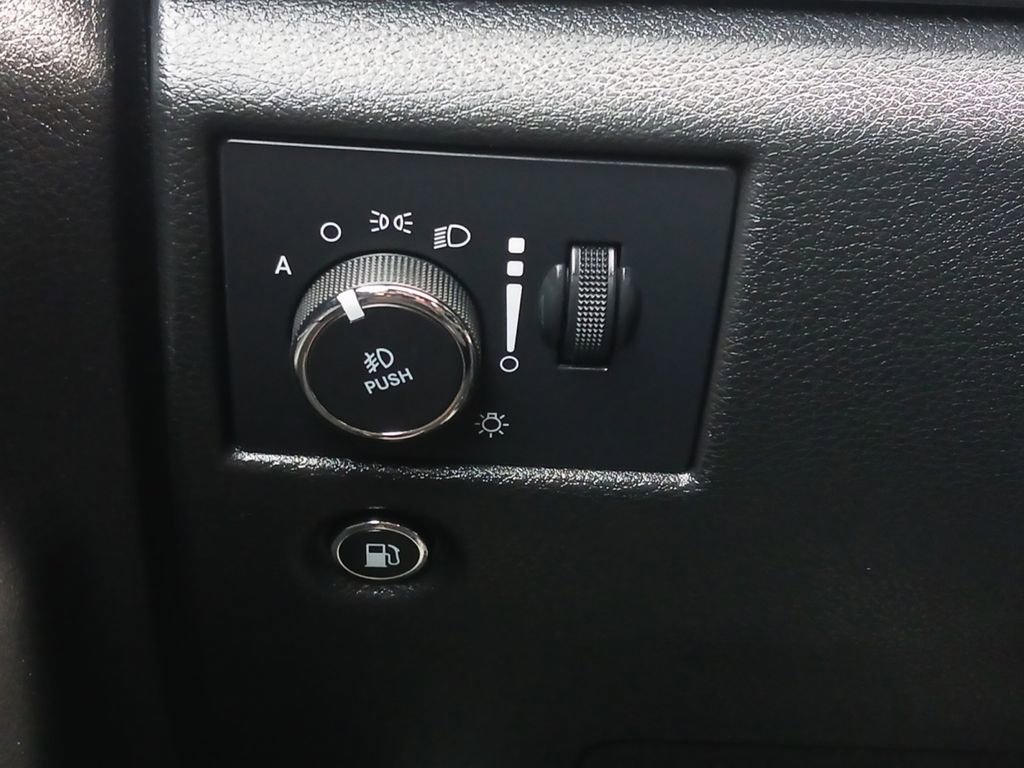 Used 2022 Jeep Grand Cherokee Laredo X AWD/4WD image 12