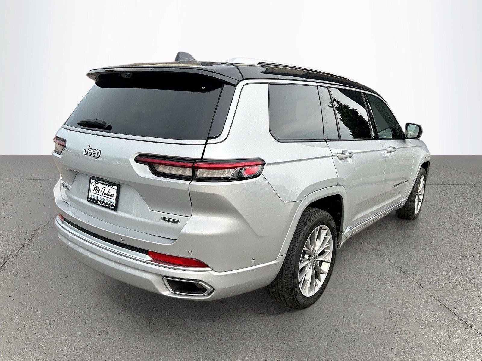 Used 2023 Jeep Grand Cherokee L Summit w/ Advanced Protech Group IV AWD/4WD image 4
