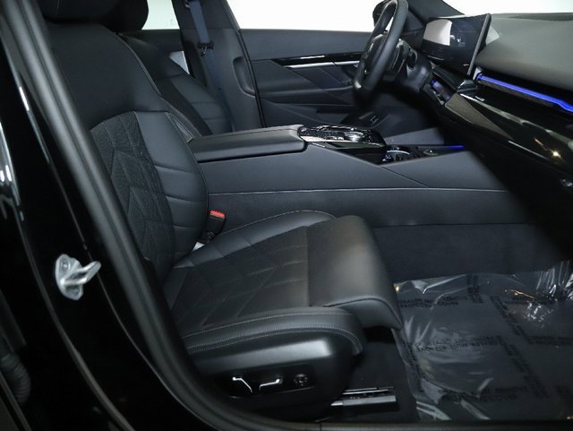 Certified 2025 BMW 530i xDrive w/ Premium Package image 33