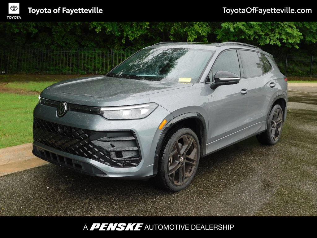 Used 2025 Volkswagen Tiguan SE R-Line