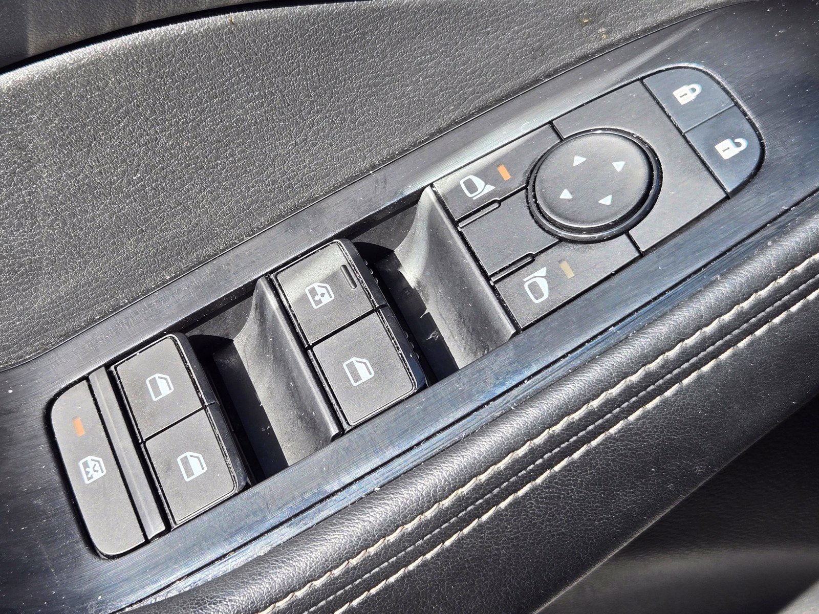 Used 2025 Nissan Rogue SV FWD image 16