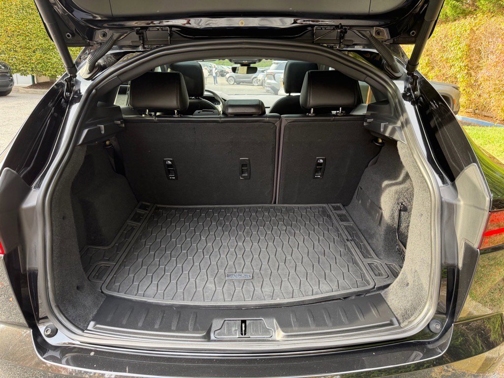 Used 2020 Jaguar E-PACE SE image 4