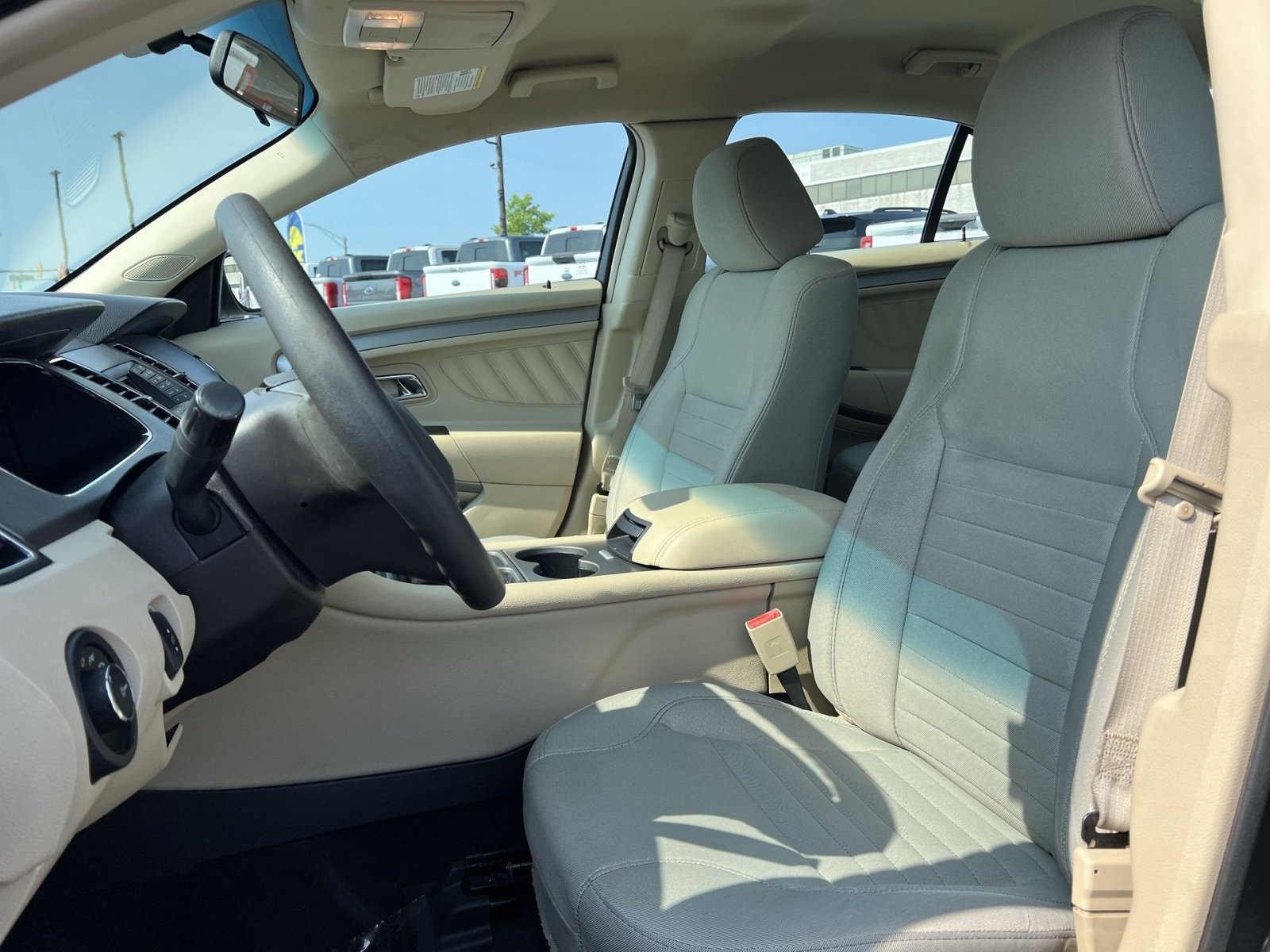 Used 2015 Ford Taurus SE FWD image 13