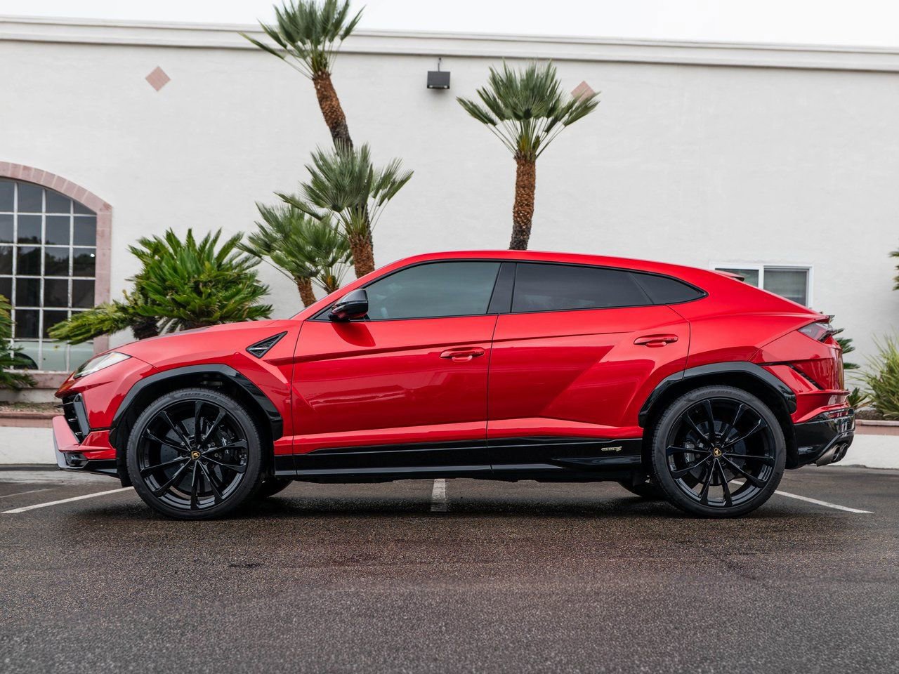 Used 2024 Lamborghini Urus S image 2