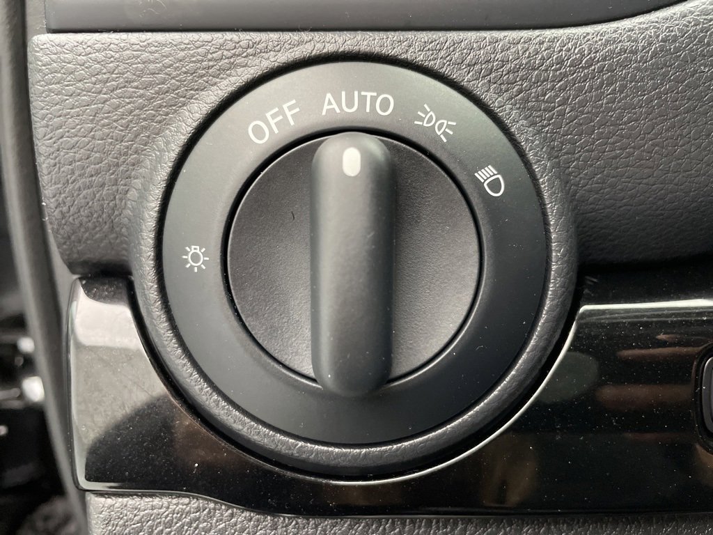 Used 2024 Nissan Titan SV image 21