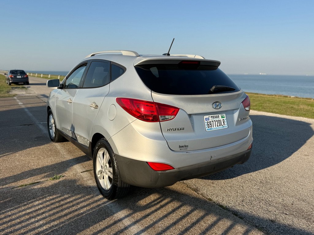 Used 2010 Hyundai Tucson GLS w/ Popular Equipment Pkg 2 FWD image 7