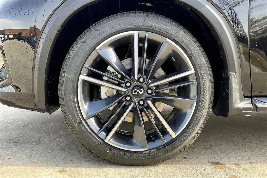 New 2025 INFINITI QX55 Essential image 12
