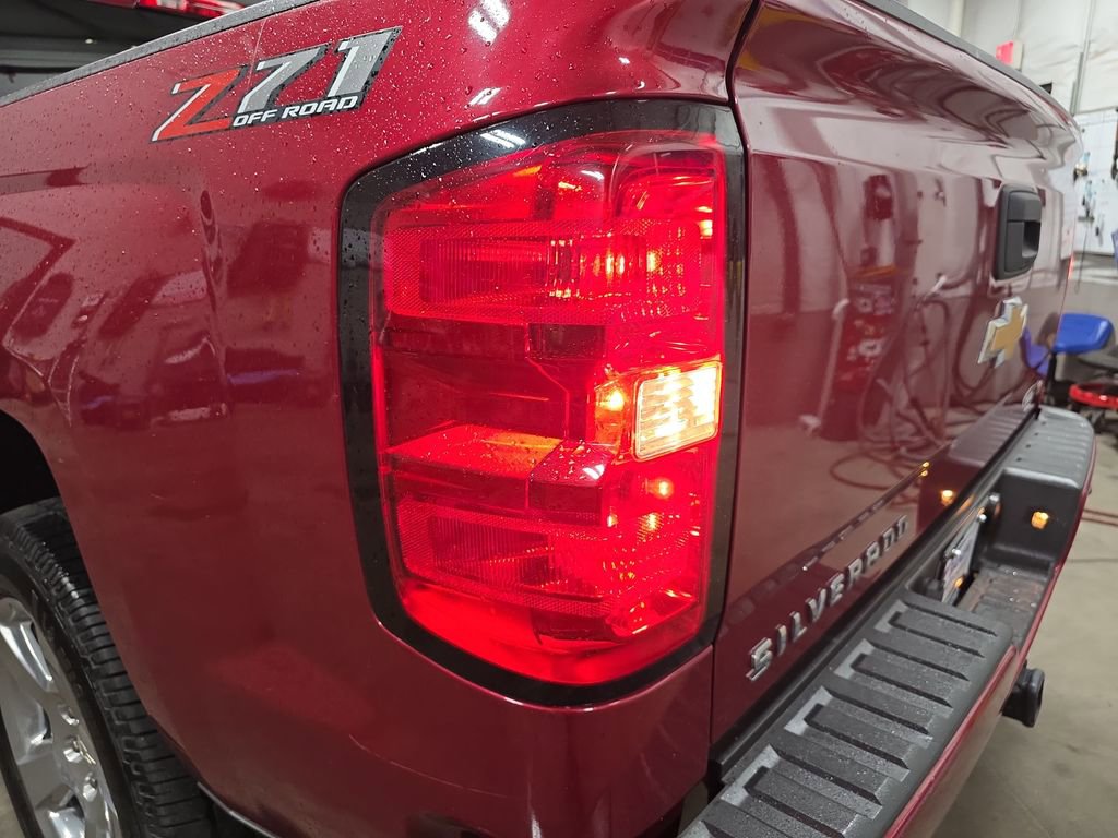 Used 2018 Chevrolet Silverado 1500 LT w/ All Star Edition AWD/4WD image 37