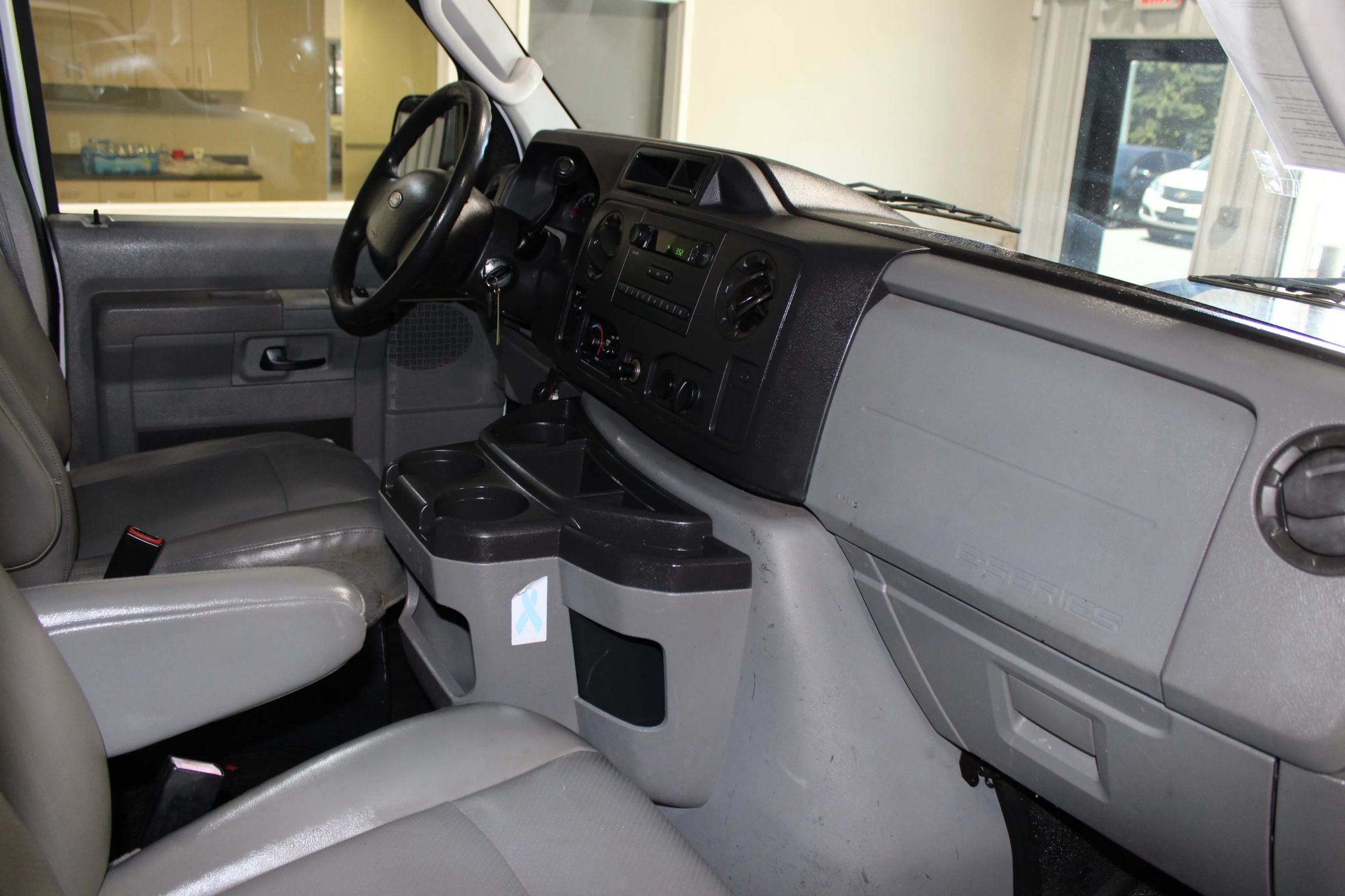Used 2009 Ford E-350 and Econoline 350 Super Duty RWD image 20
