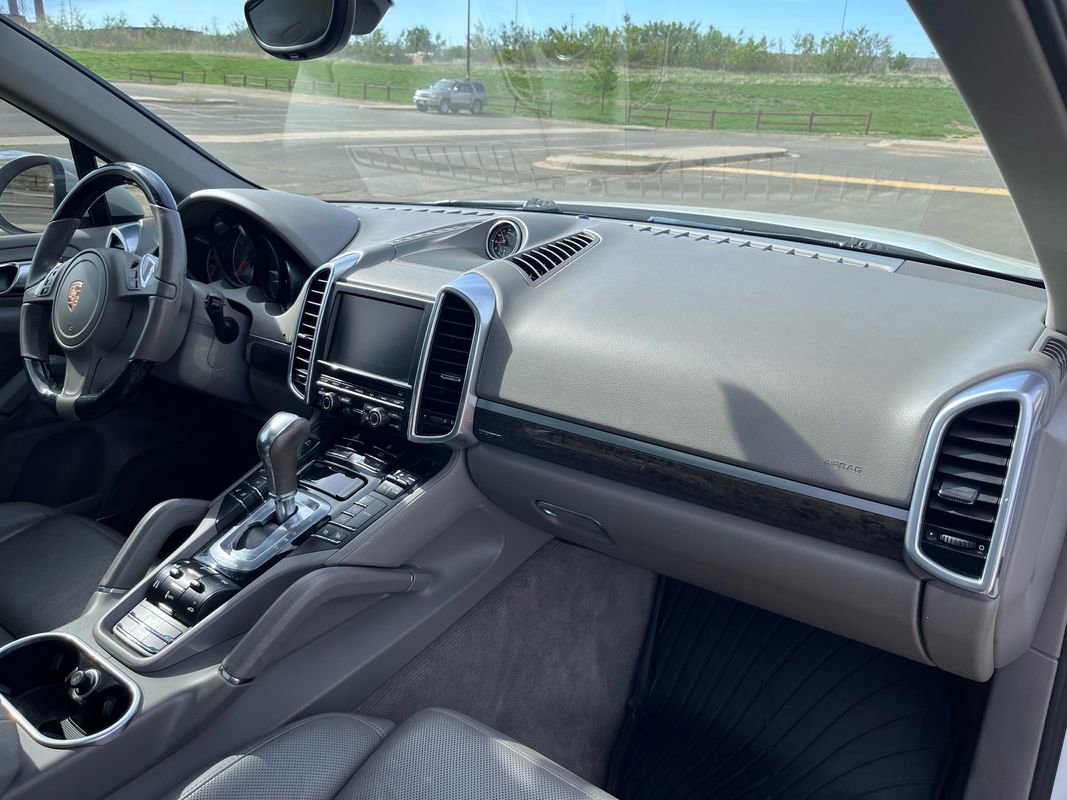 Used 2013 Porsche Cayenne S AWD/4WD image 32