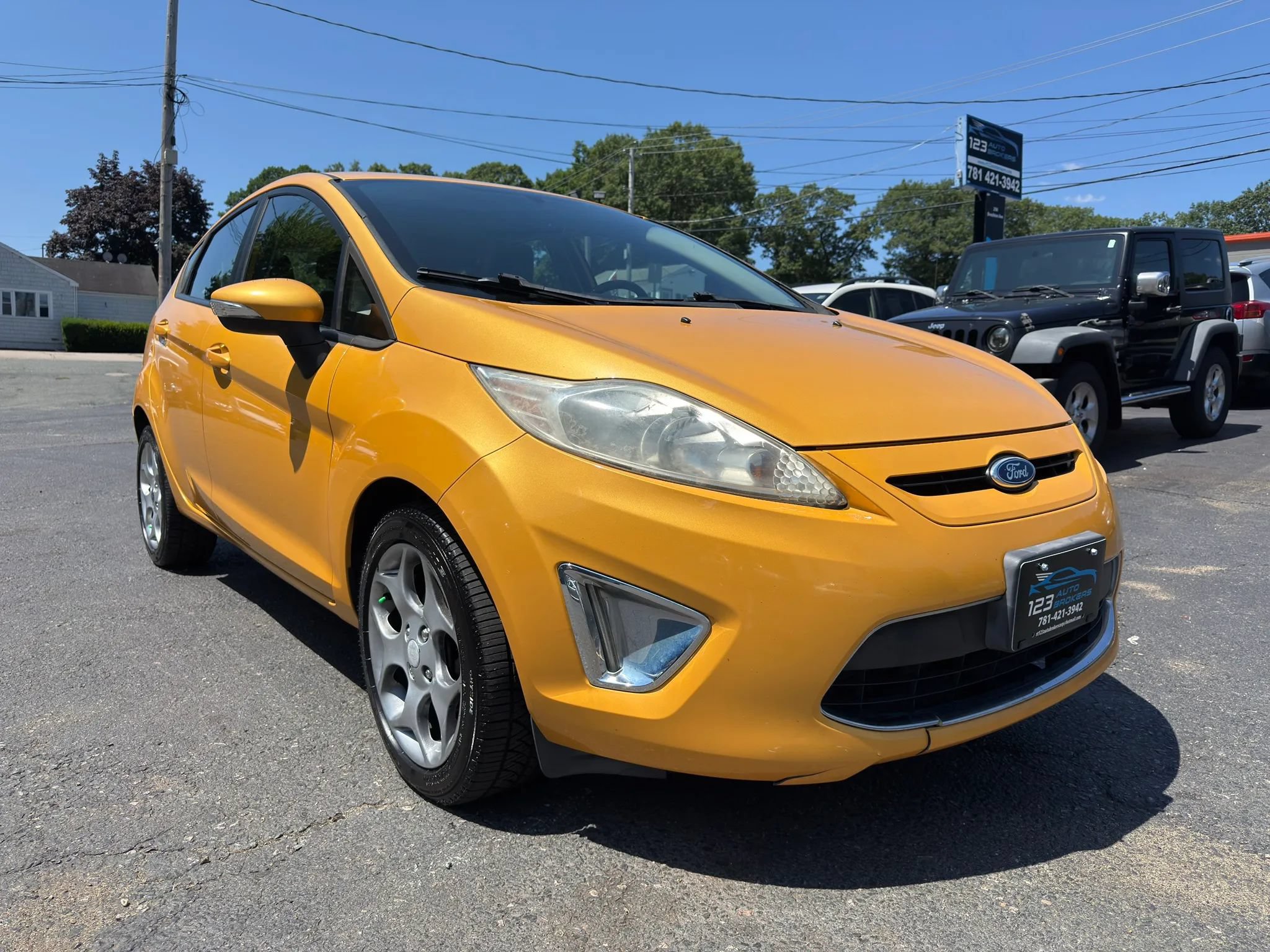 Used 2011 Ford Fiesta SES FWD image 1