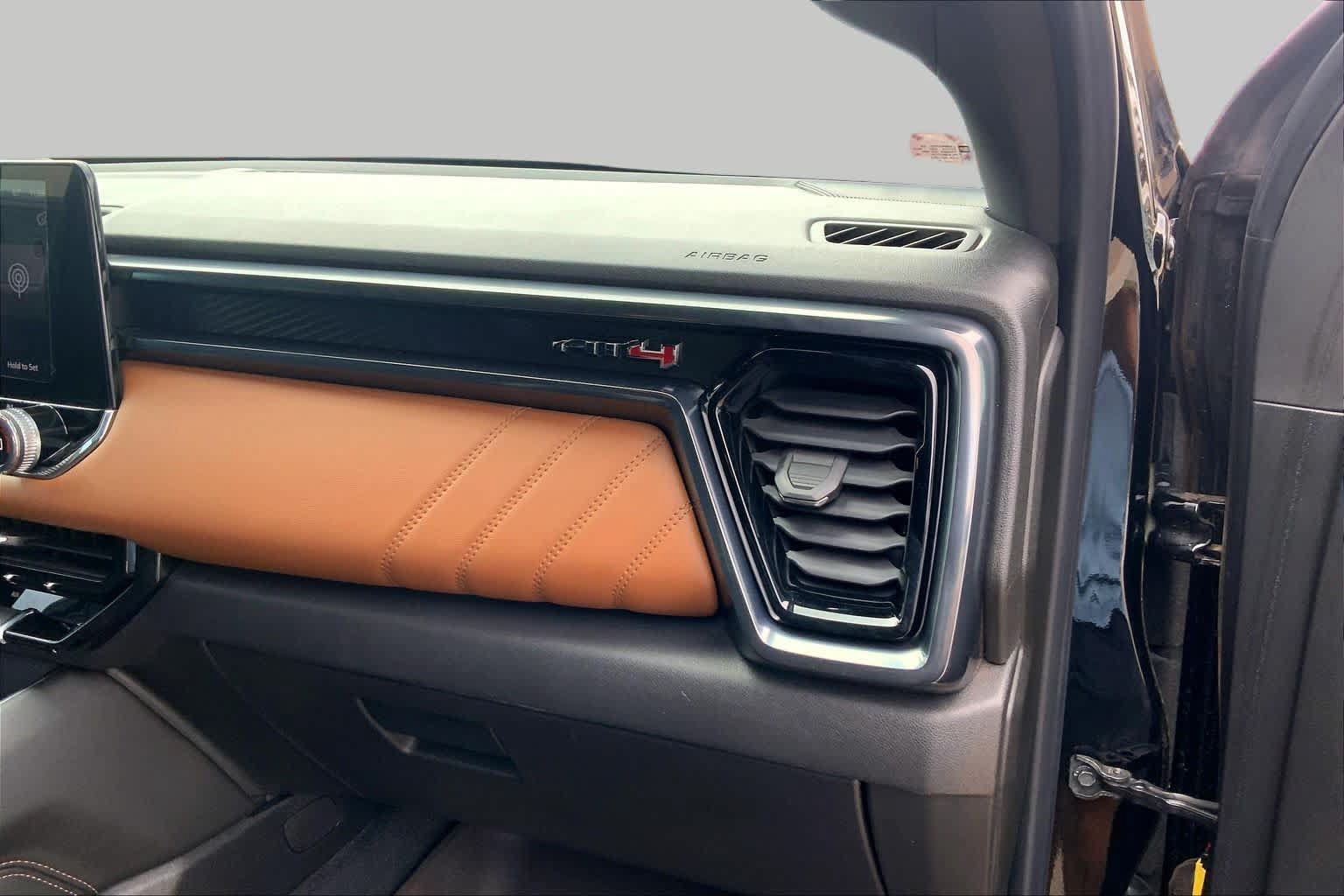 Used 2024 GMC Canyon AT4 w/ AT4 Premium Package AWD/4WD image 19
