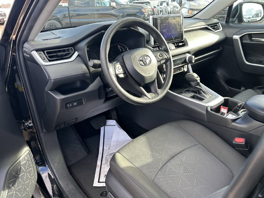 Used 2025 Toyota RAV4 XLE FWD image 13