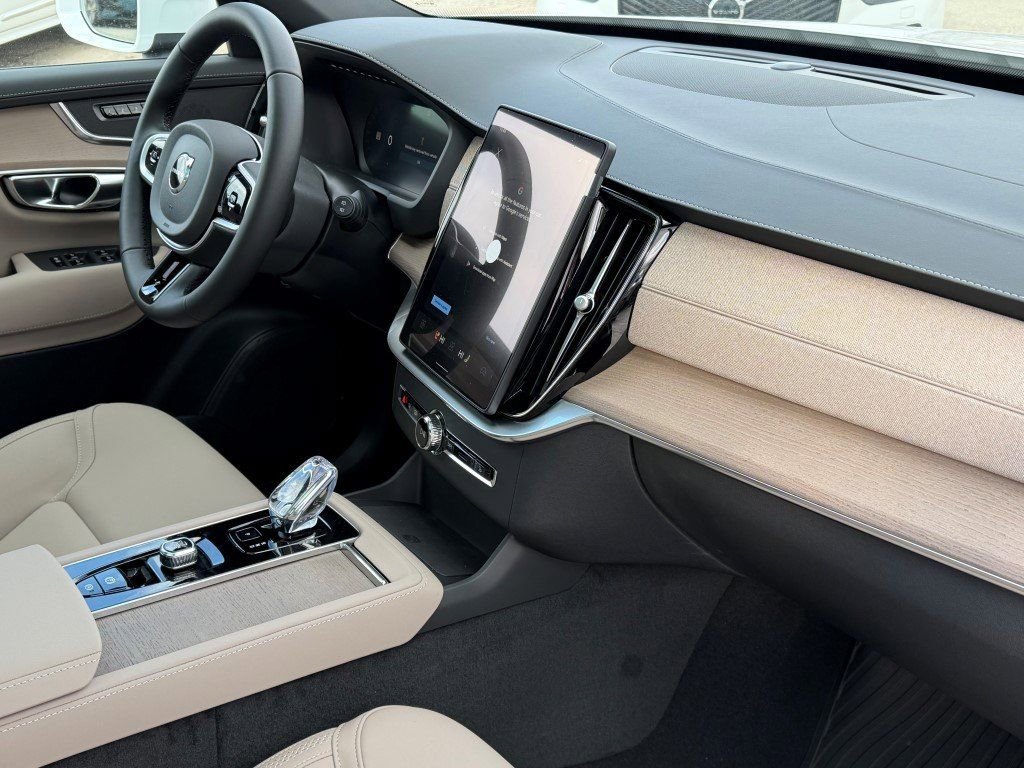New 2026 Volvo XC90 B6 Plus w/ Protection Package Premier image 10