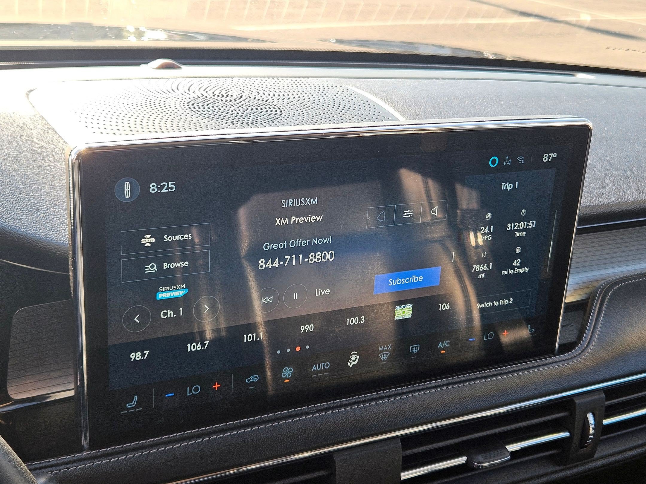 Used 2023 Lincoln Corsair AWD image 18