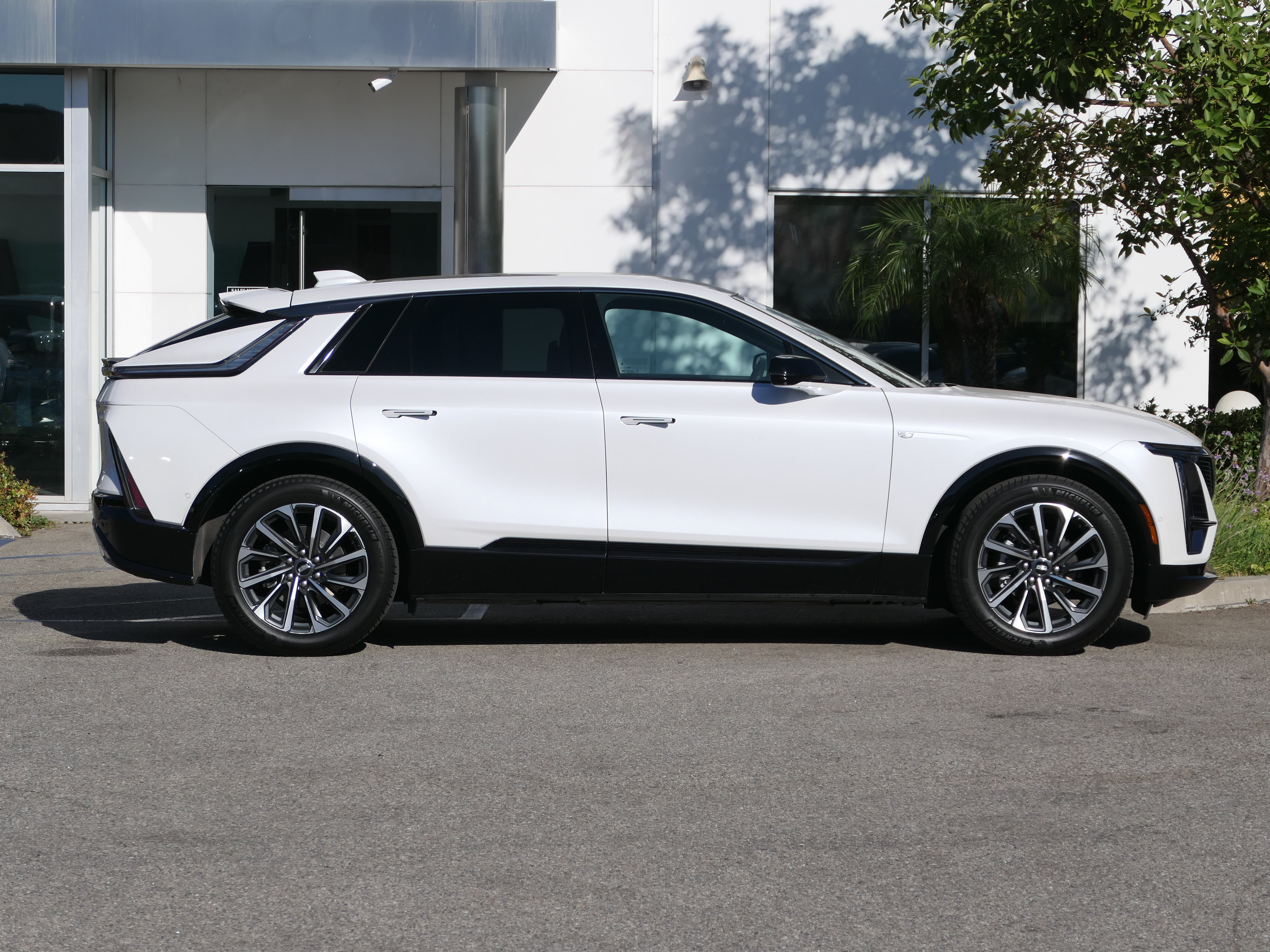 Certified 2024 Cadillac Lyriq Sport AWD/4WD image 7