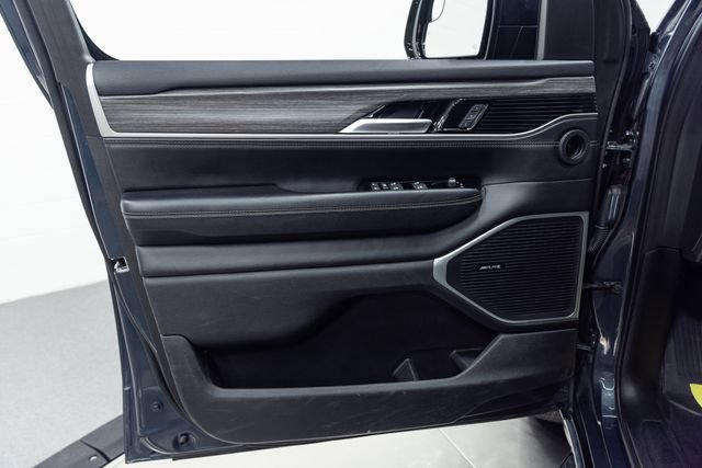 Used 2024 Jeep Wagoneer Series II AWD/4WD image 11