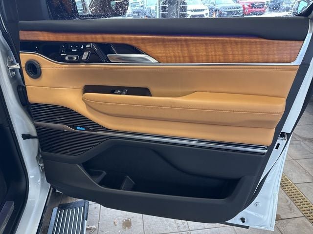 Used 2023 Jeep Grand Wagoneer L Series III w/ HD Trailer Tow Package AWD/4WD image 29
