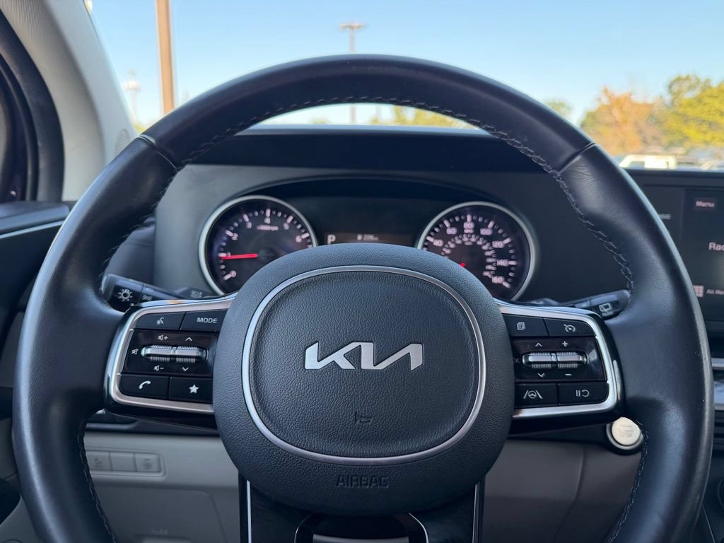 Certified 2024 Kia Carnival LX FWD image 11