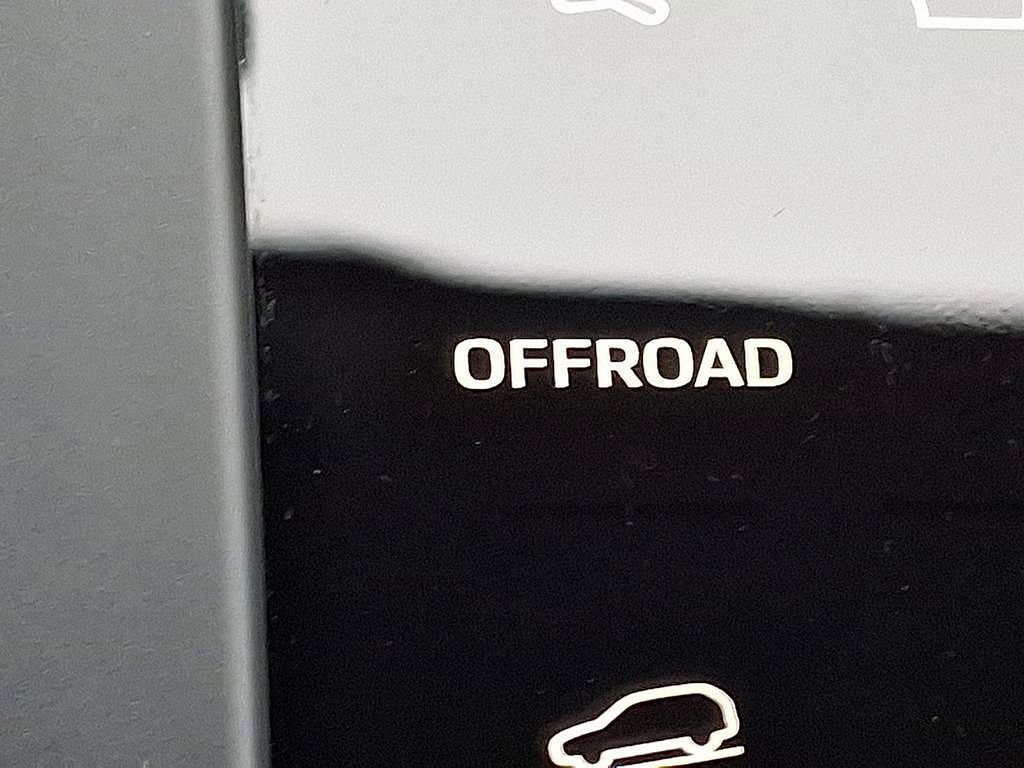 Used 2025 Porsche Macan image 25