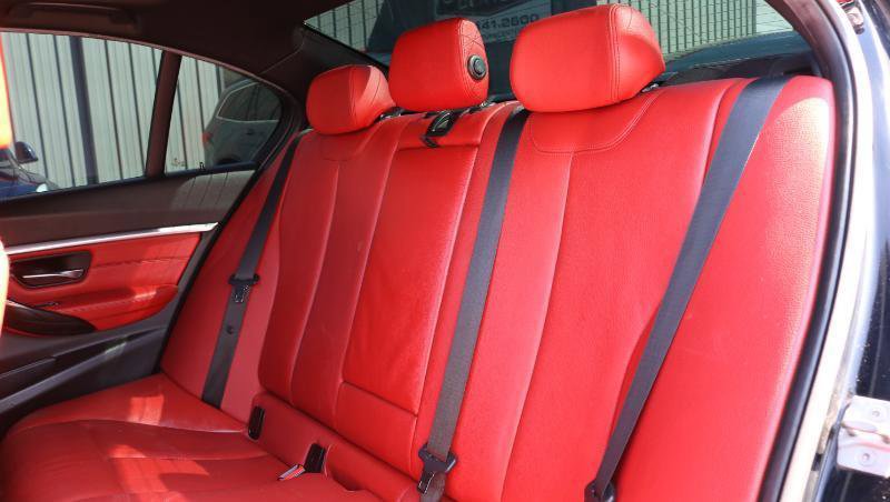 Used 2018 BMW 330i 330i Sedan w/ Premium Package image 18