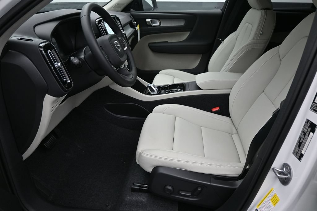 New 2026 Volvo XC40 B5 Plus w/ Protection Package Premier AWD/4WD image 11