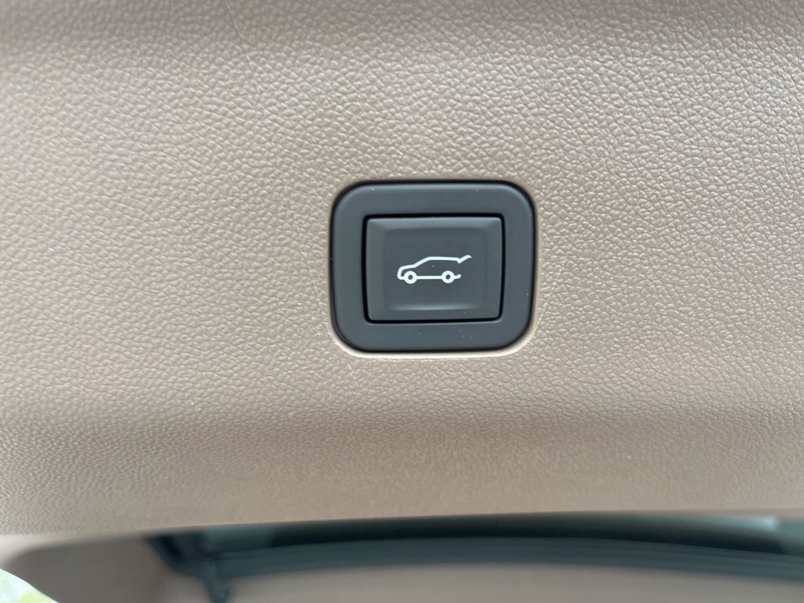 Used 2024 GMC Yukon XL Denali image 38