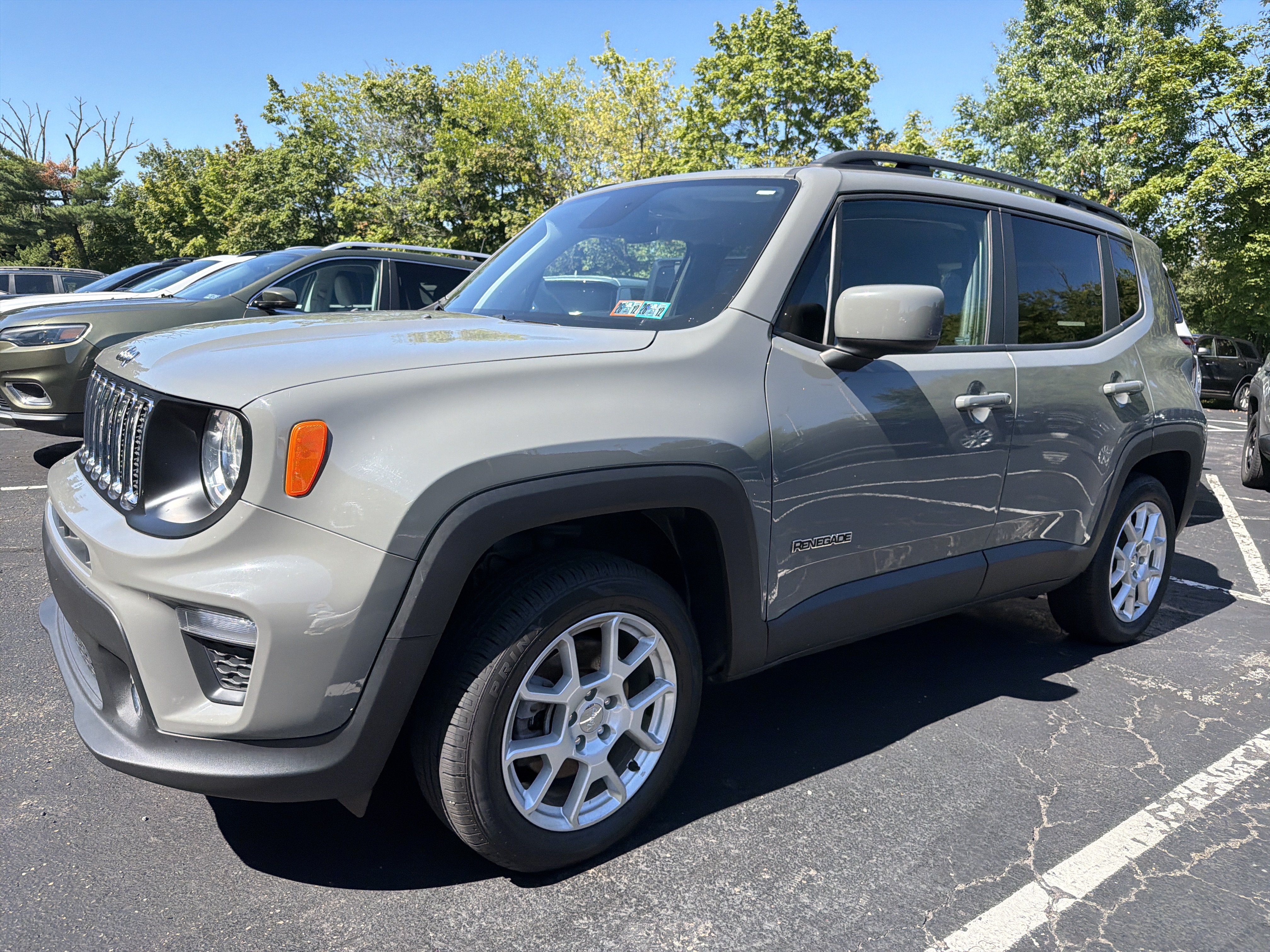 Used 2020 Jeep Renegade Latitude w/ Cold Weather Group AWD/4WD image 3