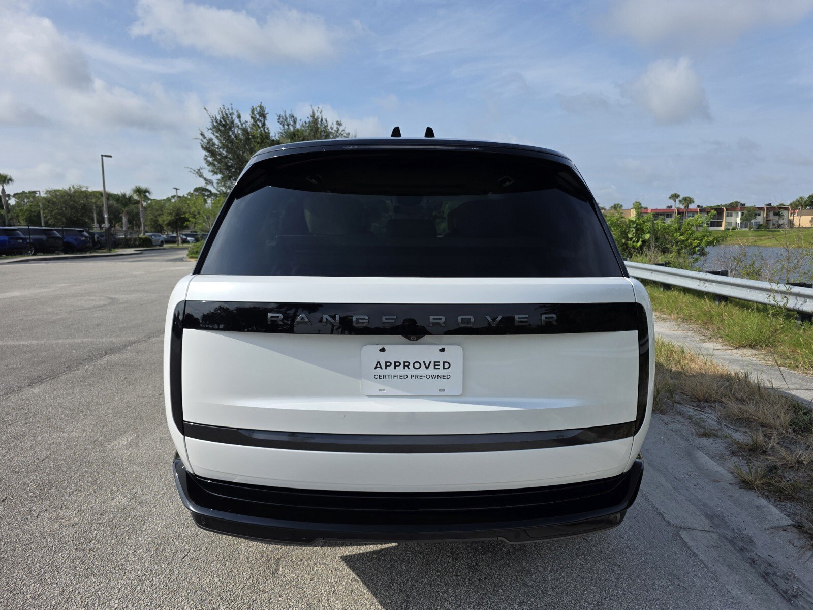 Certified 2025 Land Rover Range Rover Autobiography AWD/4WD image 6