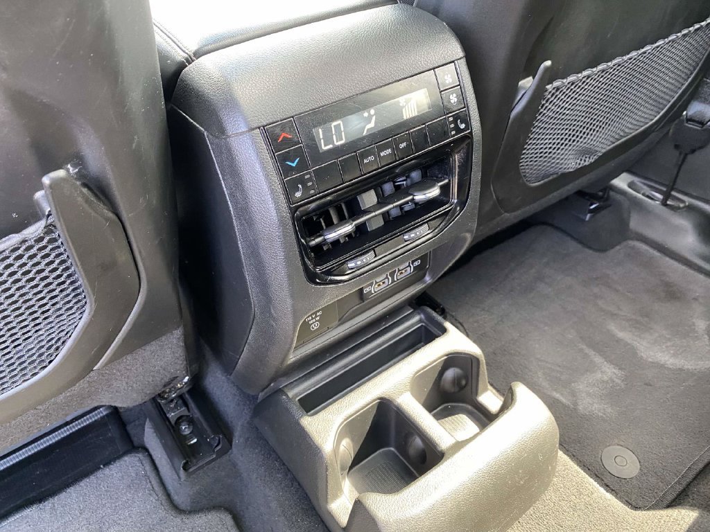 Used 2023 Jeep Grand Cherokee L Limited AWD/4WD image 12