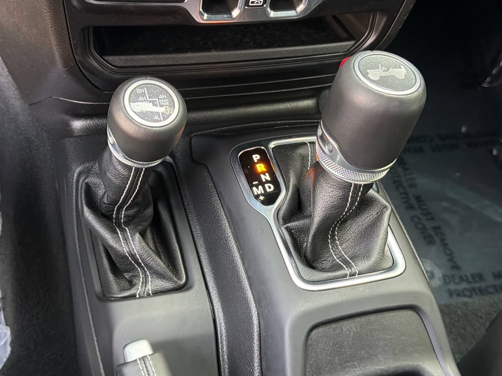 Used 2023 Jeep Wrangler Unlimited Sahara AWD/4WD image 22