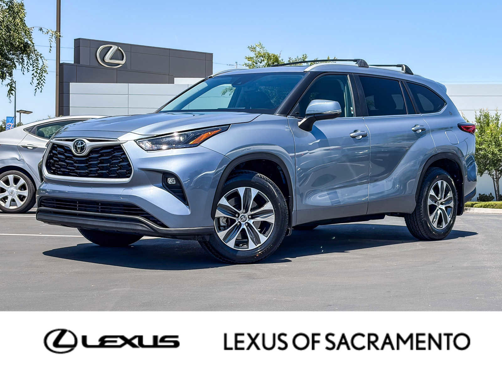 Used 2023 Toyota Highlander XLE AWD/4WD video 1