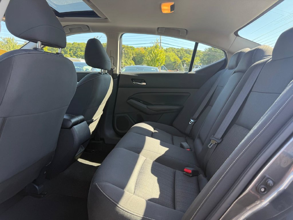 Used 2022 Nissan Altima 2.5 SV w/ SV Premium Package FWD image 13