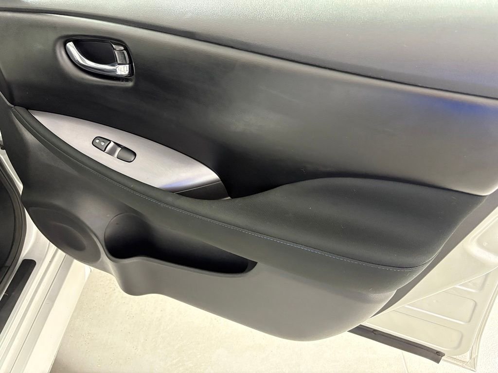 Used 2025 Nissan Leaf S FWD image 39
